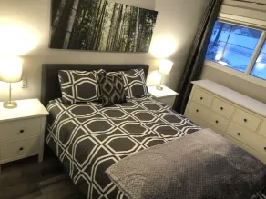 Stunning Niagara Warm,Cozy and Clean Suite Stay - Image 4