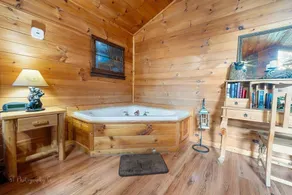 Paw Prints Secluded Mountain View Cabin with Hot Tub and Pool Table - Image 4