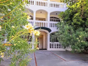 Costambar Beachfront Stay with Pool - Image 4