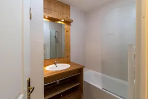 Bis 150m skipiste, 3te Etage, blick berg, schwimmbad, sauna, balkon, schließfach für die skier, 63m² - Image 2
