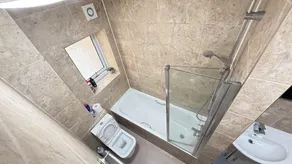 Modern Apartment \"Woodleigh\" Sleeps 4 - Image 2