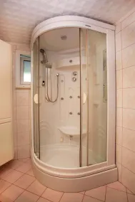 Holiday apartment with whirlpool tub and barbecue - Image 4