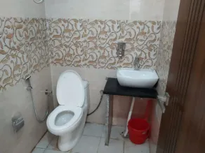L'intero appartamento moderno vicino alla metropolitana Vaishali - Image 2