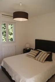 Annexe de mas provençal avec jardin et piscine privee et chauffée - Image 4