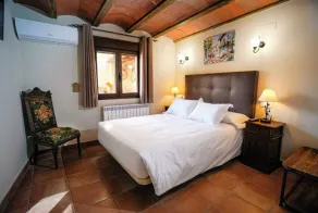 8 Bedroom Cottage in Santa Maria de Dulcis - Image 4