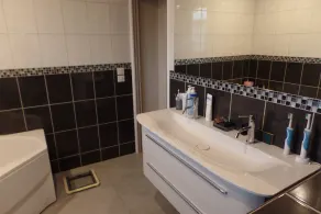 HOUSE with SWIMMING POOL, QUIET AREA NEAR DOWNTOWN LA ROCHELLE - Image 3
