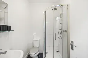 50% OFF - Stylish 2 bed sleeps 6 - Private Terrace - Image 2
