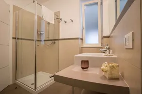 Ferienwohnung 'La Villa Tesoro' mit Blick auf den See, Gemeinschaftspool und Wi-Fi - Image 2