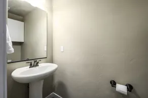 2 Story Townhome Within 30 Minutes of Everything - Image 5