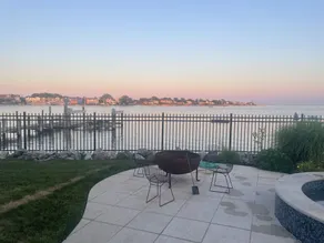 Spectacular Waterfront Montauk Beach house In Massapequa, LI - Image 5