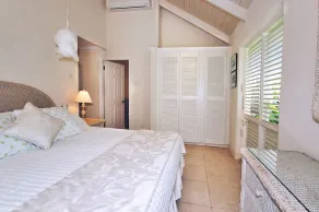 Still Fathoms - Stylish Beachfront Living - Image 5