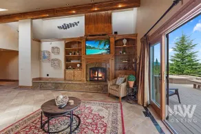 Luxury Home—Fireplaces, Hot Tub, Fire Pit, Soaking Tub & Stunning Views for Ultimate Relaxation! - Image 2