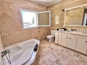 Villa totalmente equipada con jardín, piscina privada y terraza | Vistas al mar - Image 4