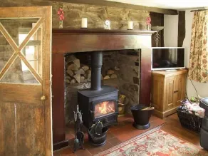 GEORGE COTTAGE, pet friendly, character holiday cottage in Clun - Image 2