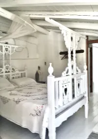 Rural village retreat with spectacular mountain views near the National road - Image 4