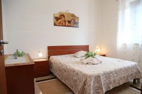 KOSTENLOSES WI-FI. ELEGANTE UNABHÄNGIGE VILLA MIT PRIVATEM POOL UMGEBEN VON GRÜN - Image 4