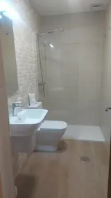 New J&J Hostel - Image 5