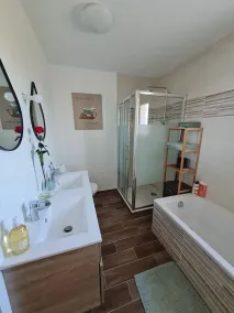 Quiet villa with private pool and air conditioning between Avignon and Luberon - Image 2