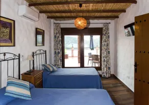Storslået villa med terrasse, jacuzzi og fantastisk udsigt - Image 3