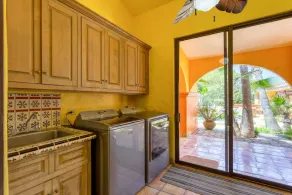 Beachfront Estate Sleeps 12!! Walk everywhere in Los Barriles with pool & spa - Image 2