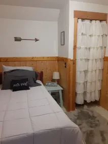 Cozy Mountain View Retreat - Image 5
