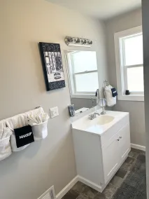 Selfie house • Abundance of Entertainment & Amenities • Hot Tub • King Bed• - Image 5