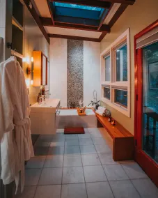 Cozy Mid-Century Retreat with Spa Hot Tub - Image 2