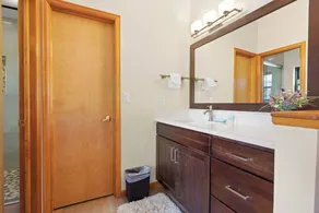 Lovely 3 bedroom Mountain side home with Den! Easy access to bike bath and only 5 blocks to Main Street, Frisco. - Image 3