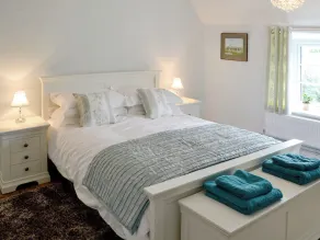 2 bedroom accommodation in Bickenhall, near Taunton - Image 4