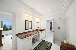 Waterfalling Estate in Ninole - Image 5