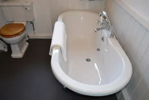 Pretty cottage, perfect readers' retreat in centre of Hay, parking & fast wifi - Image 3