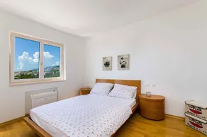 Holiday apartment with balcony and air conditioning - Image 5