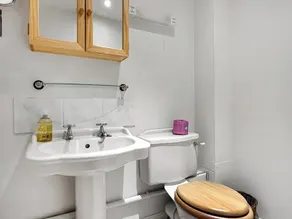 1 bedroom accommodation in Tideswell - Image 2