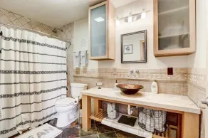 Massive Unit w/ Garage, Chef’s kitchen & office! Walk to the Lake, Downer Ave! - Image 2