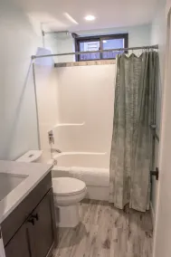 Élégant, nouvel appartement au rez-de-chaussée à Iconic West Seattle - Image 5