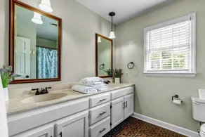 Private & Spacious 4BR w/ Heated Pool, Hot Tub & Fire Pit - Near HPU & Market - Image 4