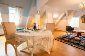 Spacious suite with garden views and a bathtub - Image 2