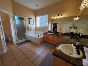 Gorgeous private suite in ranch home with full kitchen/laundry and Jacuzzi tub! - Image 3