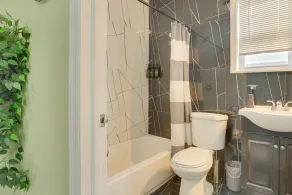 Explore Nyc, Parks & Beaches! Top-floor Apt - Image 4