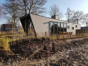Detached chalet with 2 bedrooms and a terrace - Image 1
