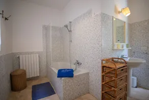 Villa with pool and beach access - Image 2