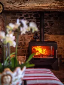 Hen Party Cottage with Spa & Catering: up-to 10 guests - Image 2