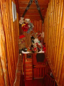 Laughing Bear Log Cabin, historical, sleeps 8, full kitchen, 2 dining areas!! - Image 4