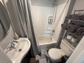 Cozy 1bd/1bath Apartment Unit in Downtown Vancouver - Image 4