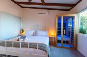 Amazing Mountain and Valley Views - 3 King Beds, Tesla Charger, Sauna - Image 5