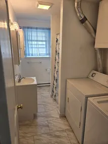 Salisbury Beach, 1st Floor, Near Center, 2 min walk to sand, 2 parking spots - Image 2
