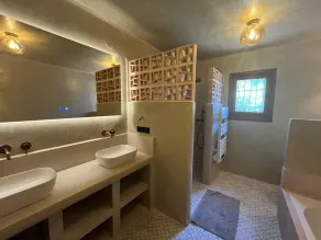 Spacious villa with pool and large garden near beach and restaurants - Image 2