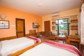 Chambre avec vue sur la montagne, plancher élevé, climatisation, douche chaude 24h / 24 - Image 5