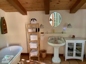 Stille sommerhus på 5 acres minutter fra Mendocino og Ocean - Image 2