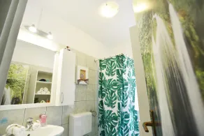 Lovely 3 Bedroom Apartment with free parking… Waiting for You to Make it Home! - Image 2